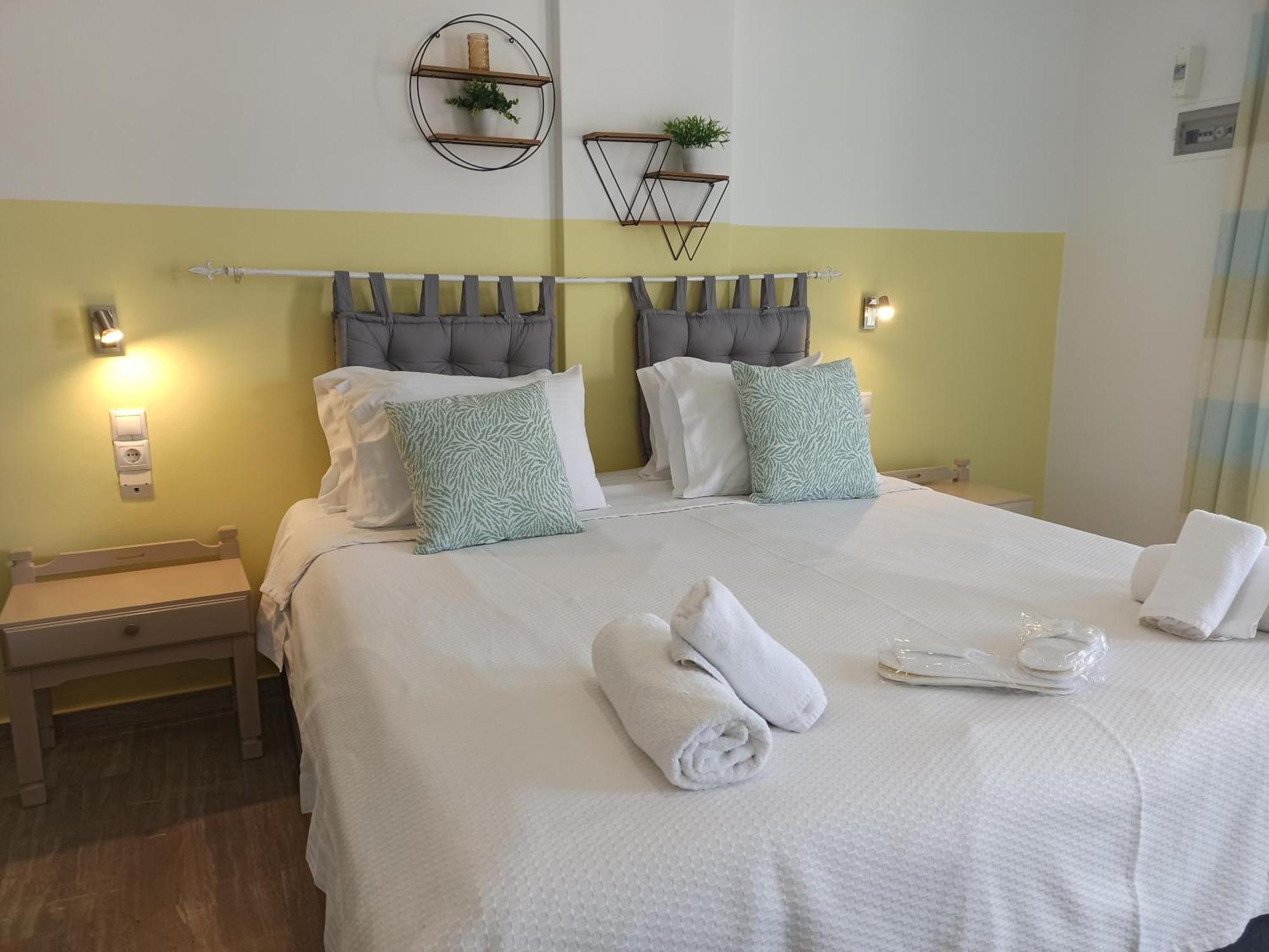 Theodora Rooms Poros Town Room photo